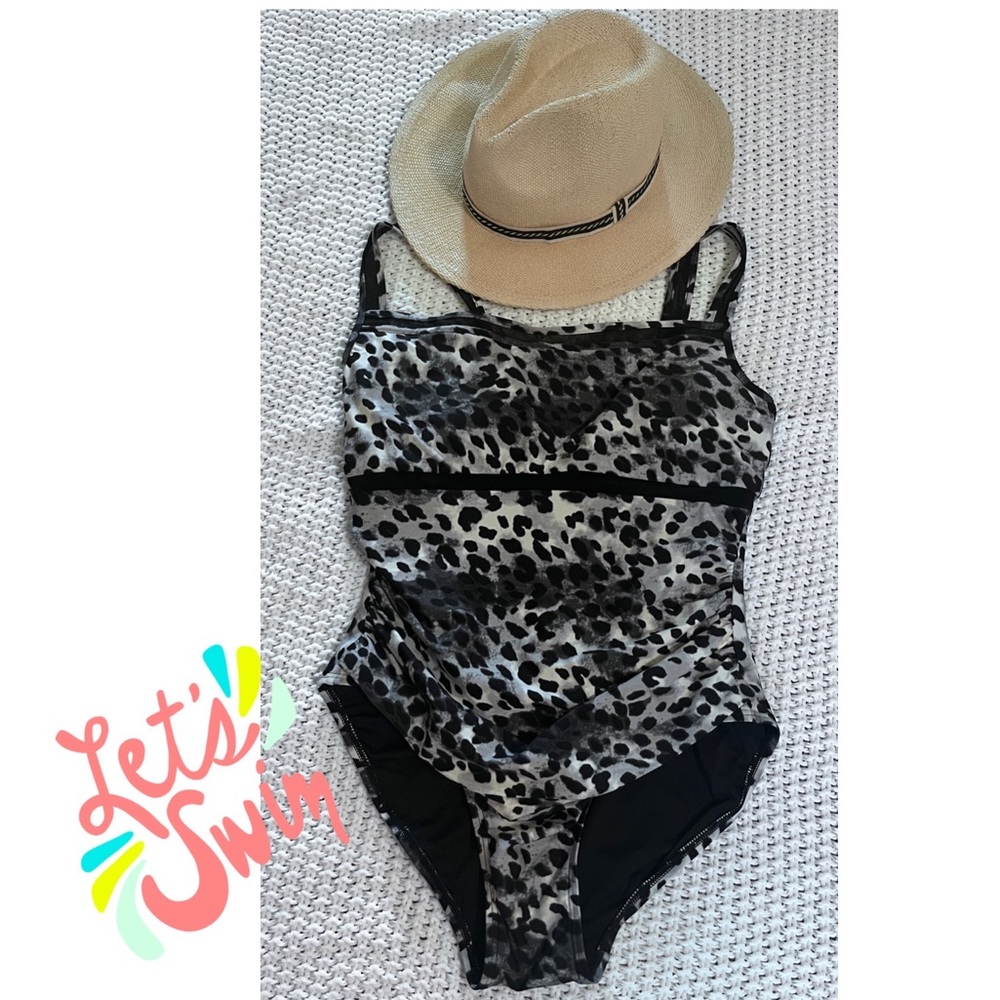 DYNY 🦩 Women's Full piece cheetah  B/W swimsuit  SZ: 12